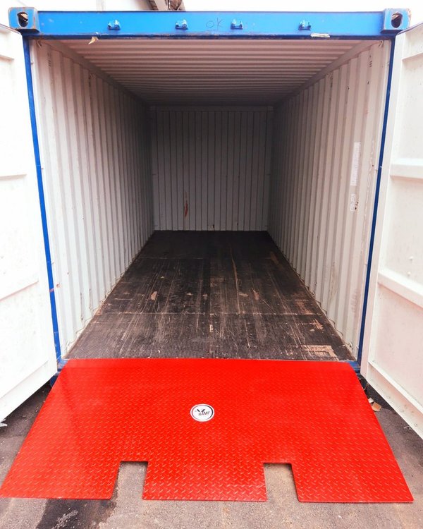 Rampe d'accès pour container AZ RAMP - HCRN-06. 6 000 Kg