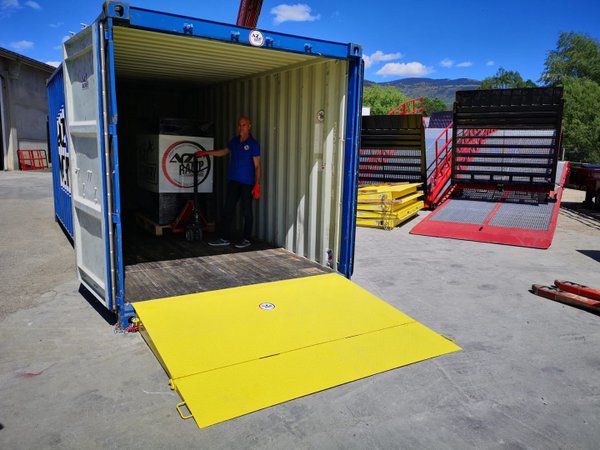 Rampe d'accès pour container au sol . AZ RAMP - HCRN-065. 6 500 Kg
