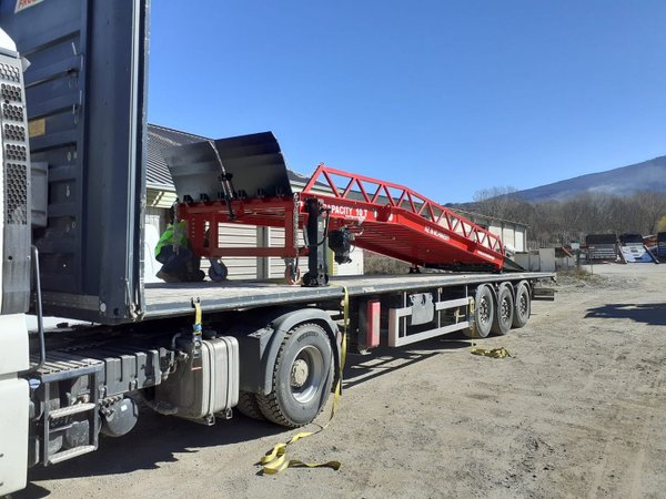Loading Ramp with with hydraulic tilting bridge -  AZ RAMP - STAR- 10T. 10 ton capacity