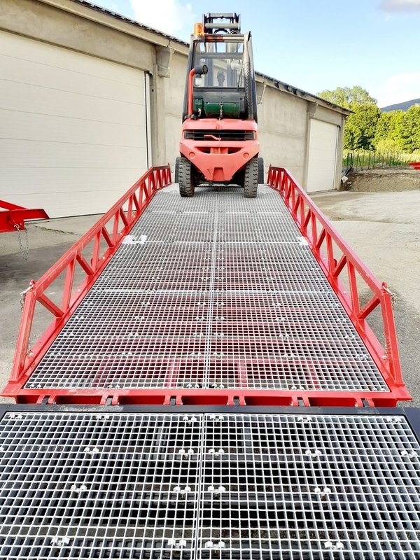 Loading Ramp with with hydraulic tilting bridge -  AZ RAMP - STAR- 15T. 15 ton capacity