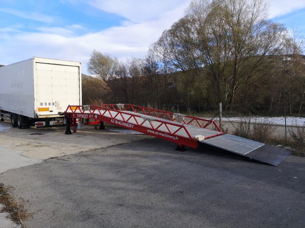 Loading Ramp with with hydraulic tilting bridge -  AZ RAMP - STAR- 8T-ZR. 8 ton capacity